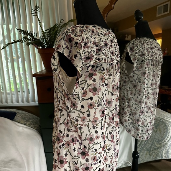 Daniel Rainn Floral Short Sleeve Blouse with a Lining Shell Size Medium - Picture 2 of 11